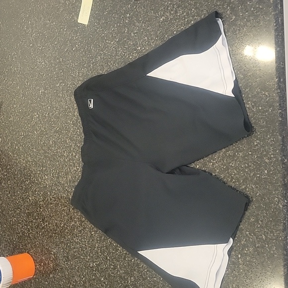 Black Youth Nike Shorts Size M 10/12 - Athletic - Picture 2 of 2